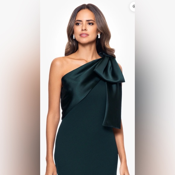 Betsy & Adam Size 14 Carmela Long Scuba Crepe Dress /Gown with Satin Bow - Picture 2 of 16